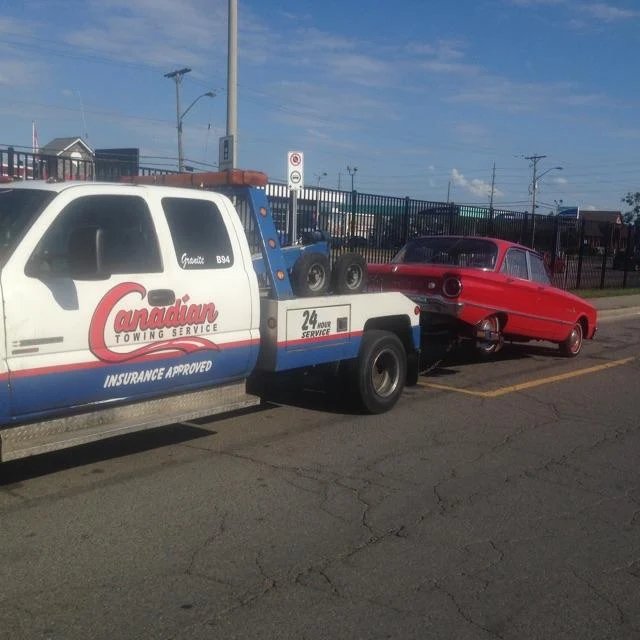 Specialty towing services in Ottawa by Canadian Towing Ottawa for heavy and specialized vehicle transport