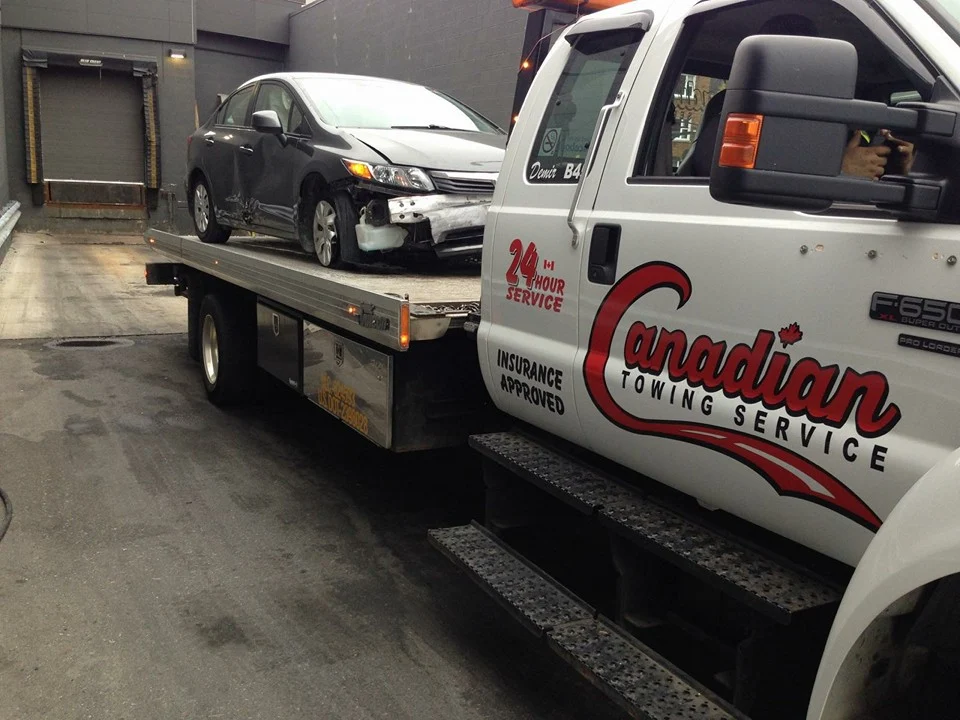 Canadian Towing Ottawa towing a disabled vehicle after an unexpected roadside emergency in Ottawa