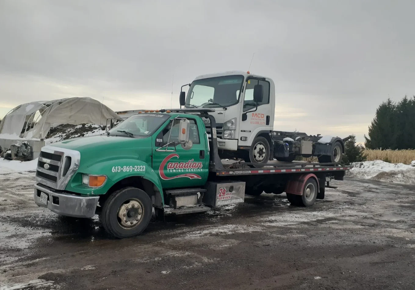 24/7 dependable towing service in Ottawa by Canadian Towing assisting drivers with emergency roadside support